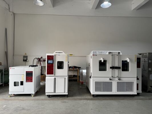 Xenon Arc Weathering Test Chamber with 280 - 3000 nm Spectral Range, 500 - 1200 W/m² Irradiance, and 1800 cm² Effective Exposure Area
